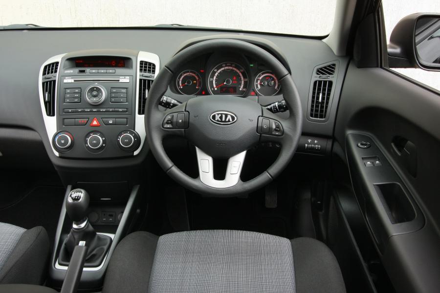  Kia cee&rsquo;d SW 2009 года  (фото 37 из 61)